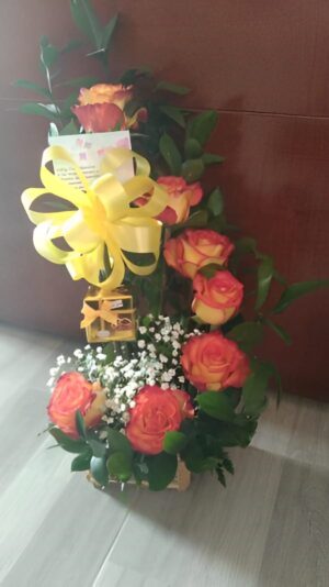Espiral de 7 rosas y chocolates R07 - Floristería en Tunjuelito a domicilio Te Mando Flores