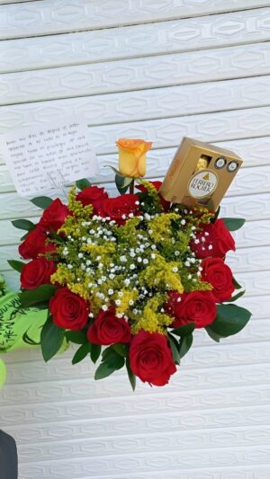 Corazón de rosas y Ferrero x4 unidades R24 - Comprar flores en Tunjuelito Te Mando Flores